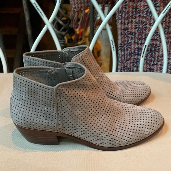 Sam Edelman Perforated‎ Bootie Taupe Size 7.5 - Picture 6 of 7